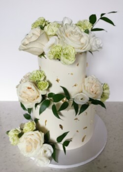 White Roses and Gold Flakes Oishiiisweets Custom Cake