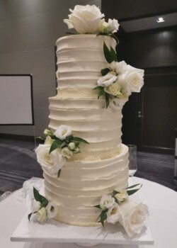 White Floral Cake Wedding Cakes Oishiii