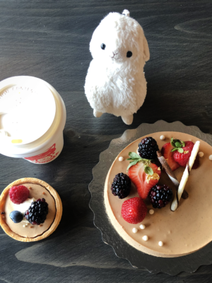 Cheesecake and Coffee Oishiiisweets Cafe